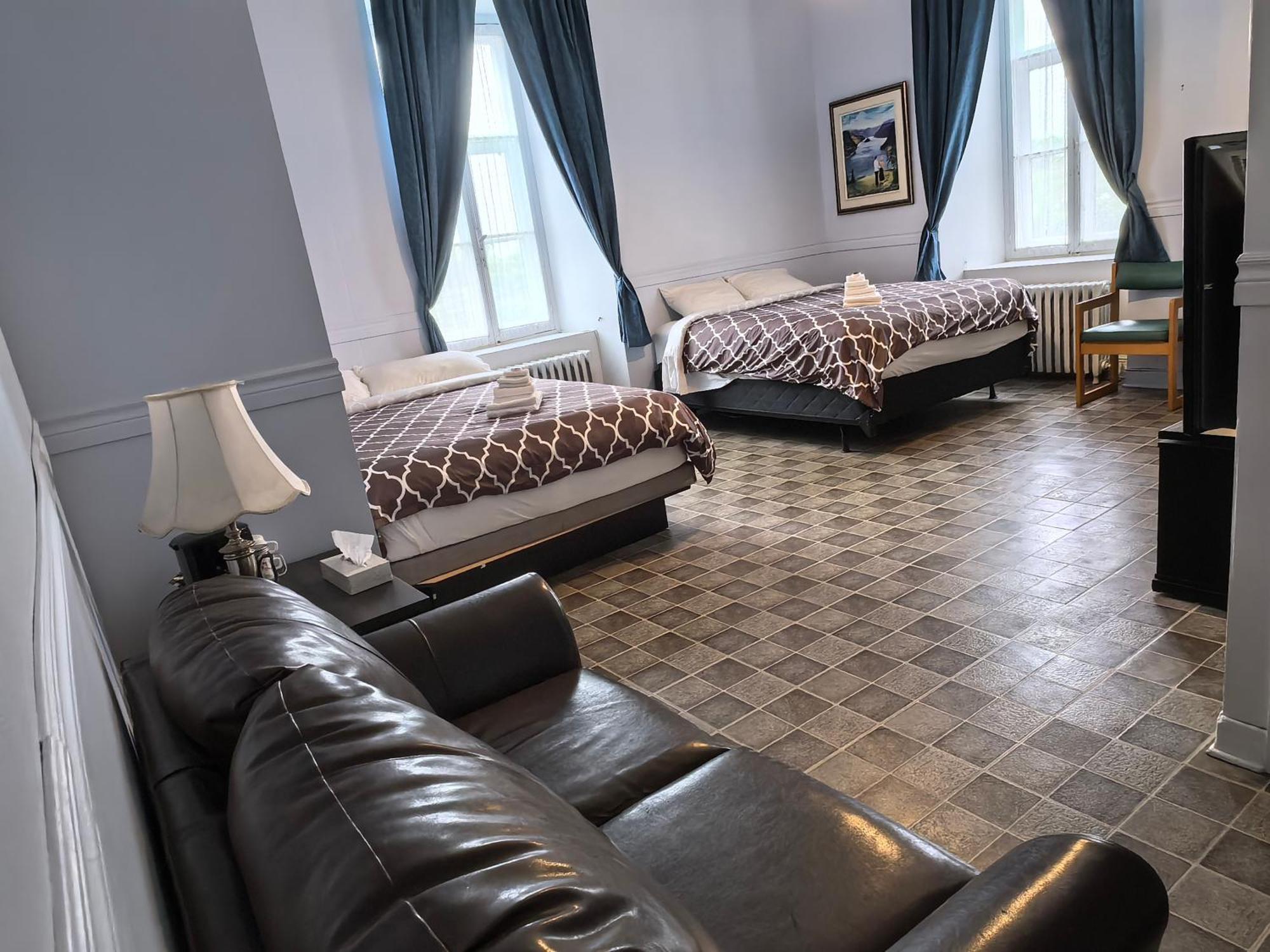 Auberge Du Couvent Saint-Casimir Ngoại thất bức ảnh